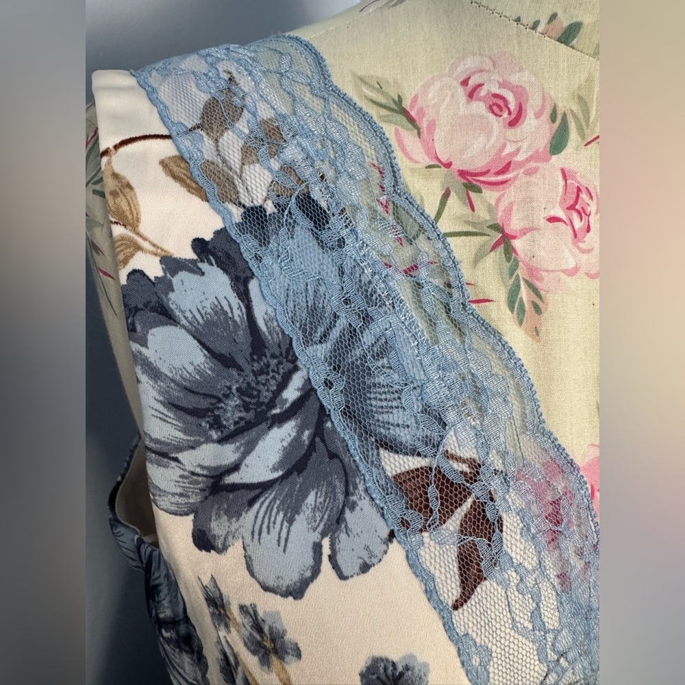 ๐ Sincerely Jules Blue Floral Lace-Trim Maxi Dress - Picture 4 of 10